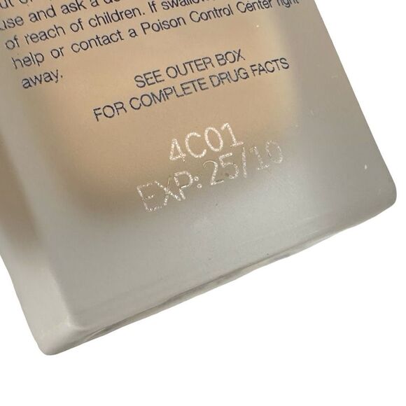 Dior | Dior Forever Matte Foundation SPF 15 - 30 ml / 1 fl oz - Shade 4C - Picture 5 of 5